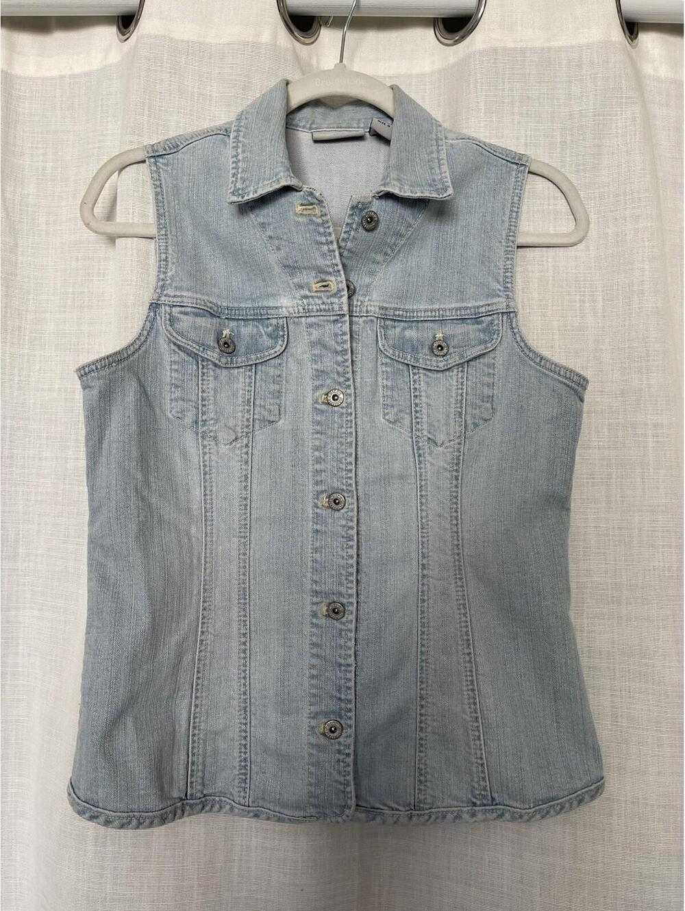 Chicos Platinum Light Wash Denim Vest Size 0